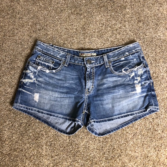 BKE Pants - Women’s BKE Sabrina distressed Denim Shorts Sz 31